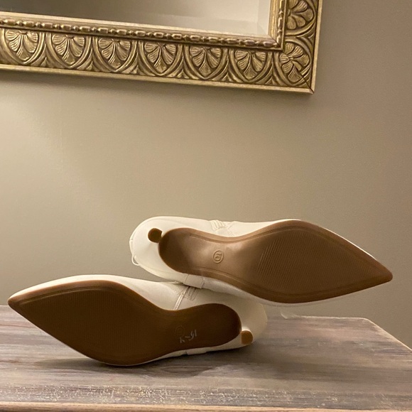 Pointed Toe White Kitten Heeled Boots - Picture 6 of 9